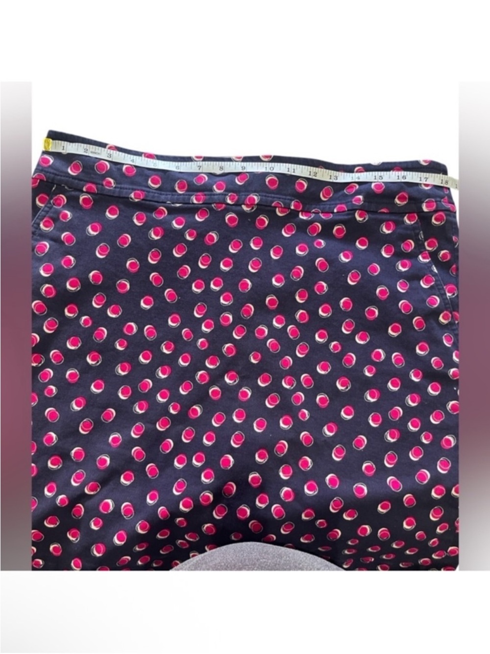Talbots
Talbots Polka Dot Pencil Skirt
Navy Blue White Magenta Circles Size 16 - Picture 8 of 11